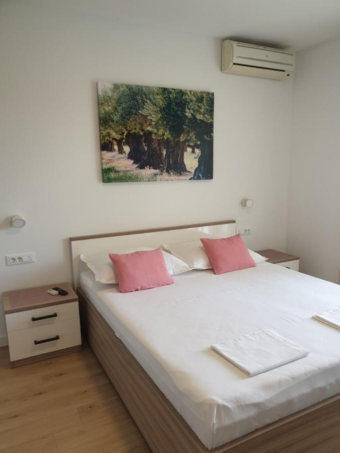 Guesthouse Dominovic Брела Экстерьер фото