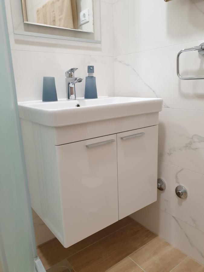 Guesthouse Dominovic Брела Экстерьер фото