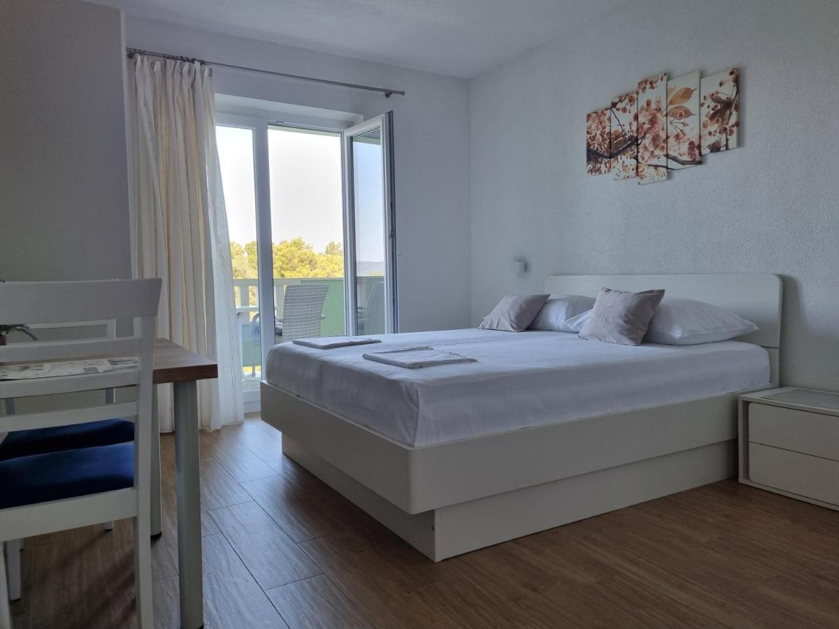Guesthouse Dominovic Брела Экстерьер фото