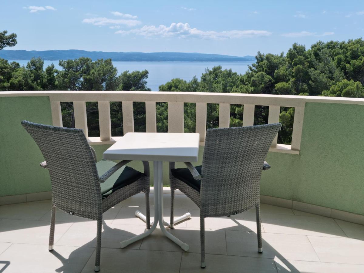 Guesthouse Dominovic Брела Экстерьер фото