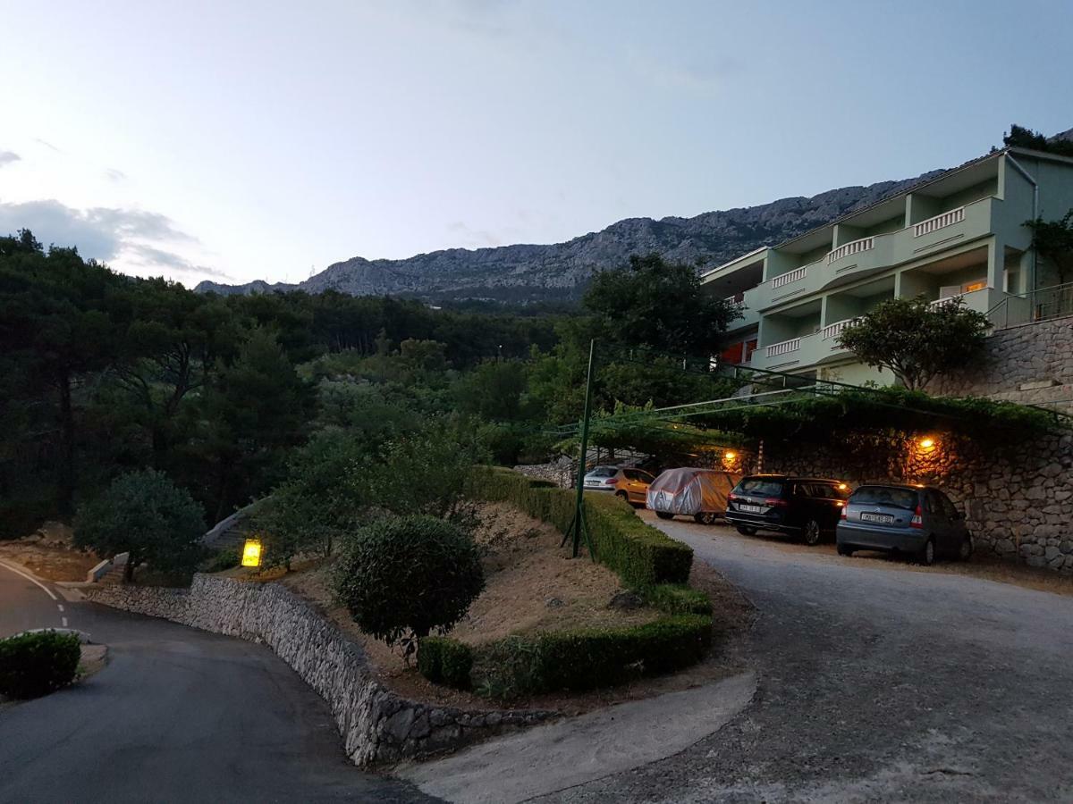 Guesthouse Dominovic Брела Экстерьер фото