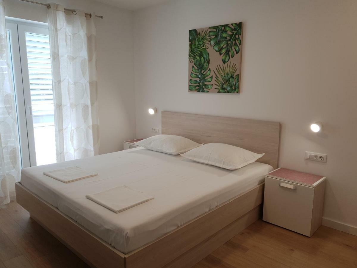 Guesthouse Dominovic Брела Экстерьер фото