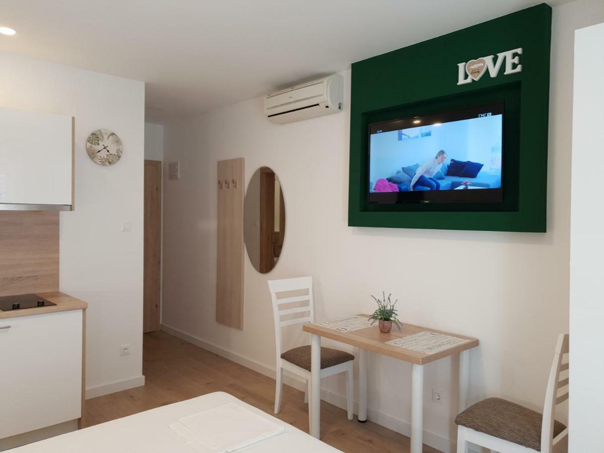 Guesthouse Dominovic Брела Экстерьер фото