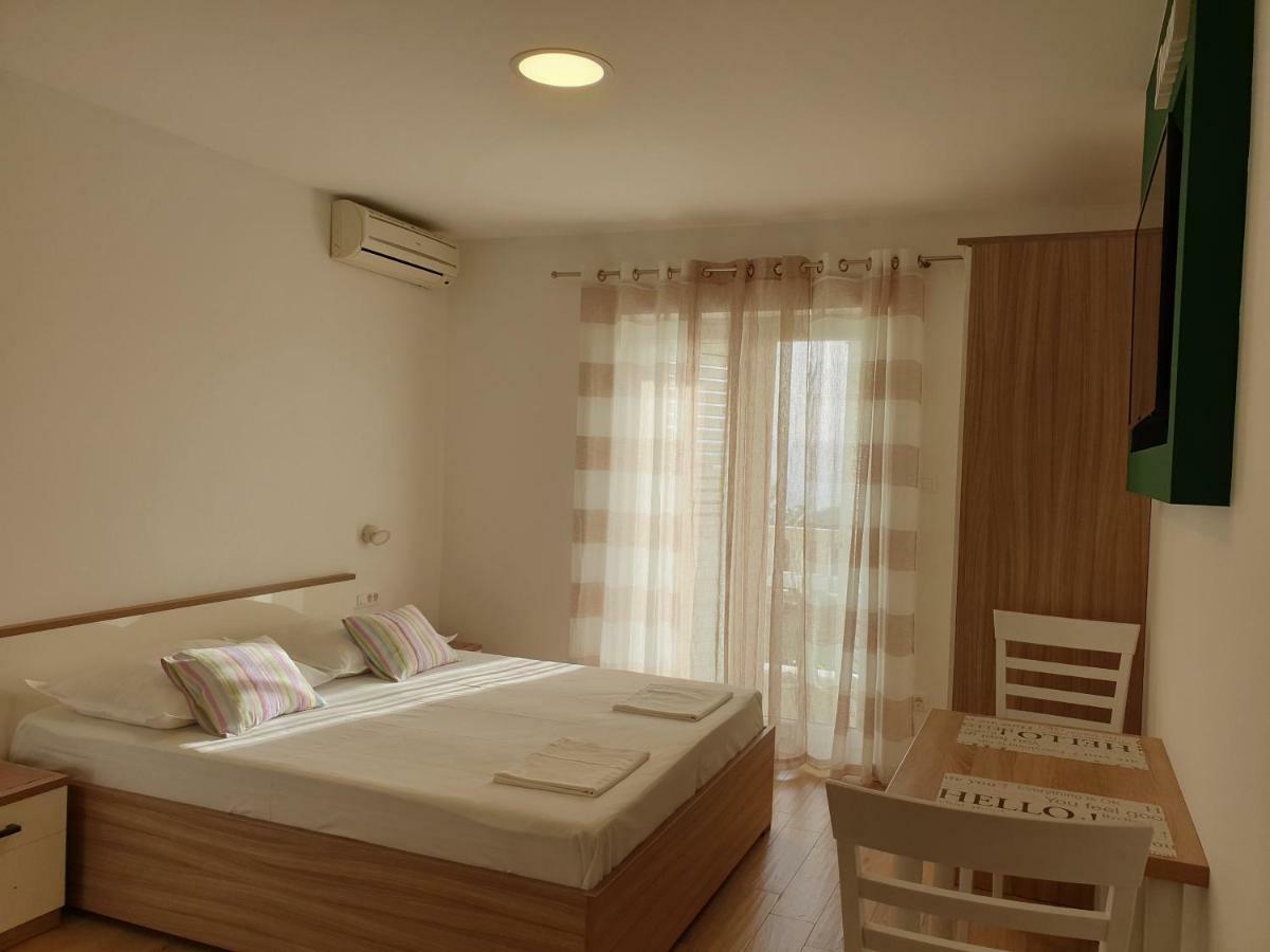 Guesthouse Dominovic Брела Экстерьер фото
